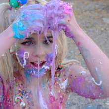 messyhot: Ellie Shou--English Girl Smashes Cake in the Desert