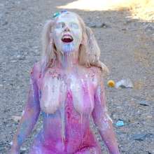 messyhot: Ellie Shou--English Girl Smashes Cake in the Desert
