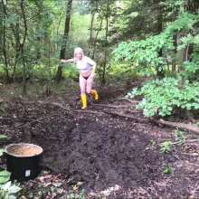 Pure Paint: Elisa in Forest Mud