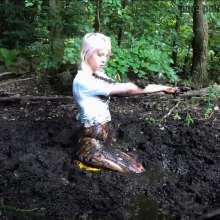 Pure Paint: Elisa in Forest Mud