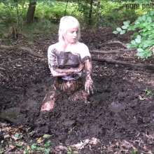 Pure Paint: Elisa in Forest Mud