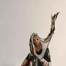 Pieman: Aew star Julia Hart plays with black slime.
