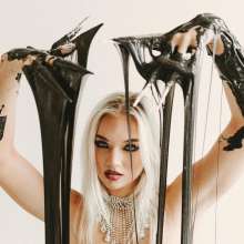 Pieman: Aew star Julia Hart plays with black slime.