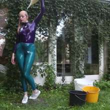 eileenvogel: W422 Eileen soaking her new Hirogato suit in the garden