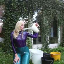 eileenvogel: W422 Eileen soaking her new Hirogato suit in the garden