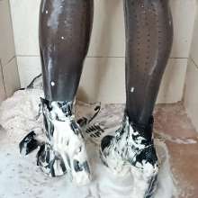 Wam Bagheera Studio: Mabel in the Shower Dressed in Latex