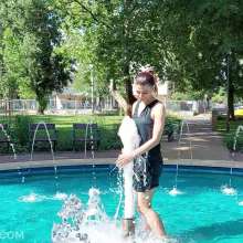 Get Your Snaps: Mina in the fountain