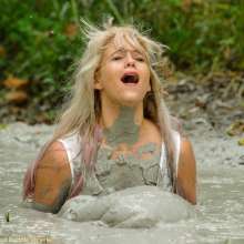 dlodoski: Anabelle and Her Mud Bubble Dress--Photos