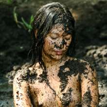 dlodoski: Gara is Shy, and Teasing in Peat--Photos