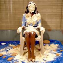 skirtpie: Just women getting pied