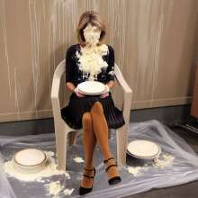 skirtpie: Just women getting pied