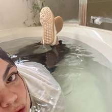 AlysTX: Any wetlookers near London willing to meet up?