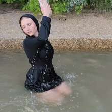 Get Your Snaps: Luna gets wet in black