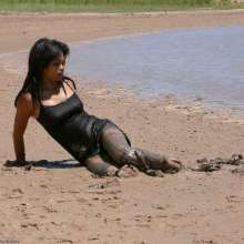 dlodoski: Camilla is Talkin' and Rubbin' in the Mud--Photos