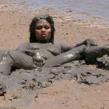 dlodoski: Camilla is Talkin' and Rubbin' in the Mud--Photos