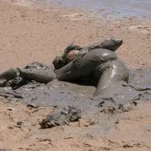 dlodoski: Camilla is Talkin' and Rubbin' in the Mud--Photos