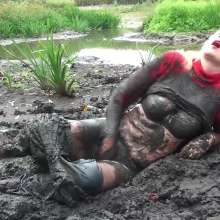 custardcouple: Muddy Milfs Fantasy Sex.