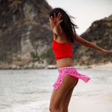 Owen: Nina in a Sexy Outfit at the Beach--Photos