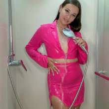 WetPlace: Stunning Anny Shower In Pink Skirt