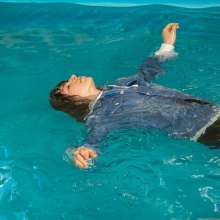 wet.look.me: Wetlook girl in Pool  Top, Leggings and Denim Jacket | Wetlook.biz