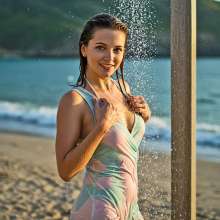 Sleazoid44: Beach Showers!