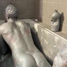 NynoGunge: Silver Paint Covering in Bath
