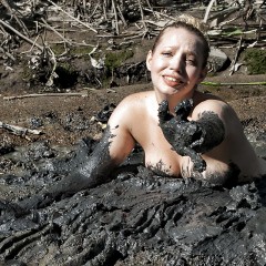 DIDVP_Leila: Sara Liz - Bikini - Mud - Photos