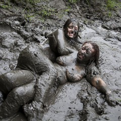 DIDVP_Leila: Photos of Sarah & Elana - mud wrestling