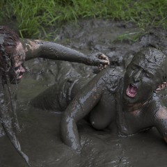 DIDVP_Leila: Photos of Sarah & Elana - mud wrestling