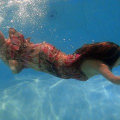 wetkahuna: Kristin barefoot in a sundress