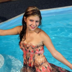 wetkahuna: Kristin barefoot in a sundress