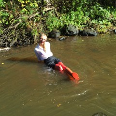 Adventureinwellies: New model! Secretary in water and mud <a href=