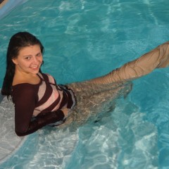 wetkahuna: Kristin modeling khaki in the pool