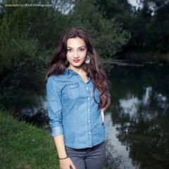 WAM Photography: WAM Photography--Mili takes a dip in the lake