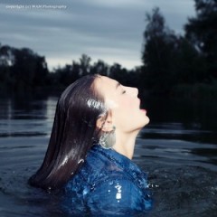 WAM Photography: WAM Photography--Mili takes a dip in the lake