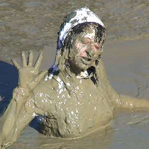 FOXY: Lola in deep mud