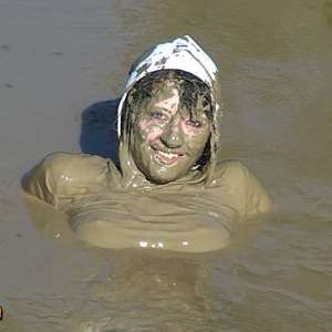 FOXY: Lola in deep mud