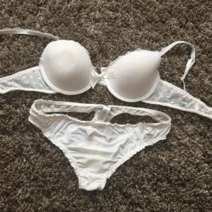 messy944: White knickers and bra