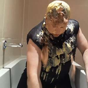 Messypuffa: Covered in Custard