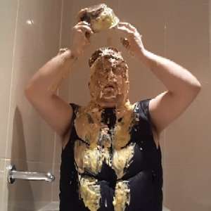 Messypuffa: Covered in Custard