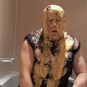 Messypuffa: Covered in Custard