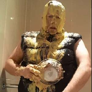Messypuffa: Covered in Custard