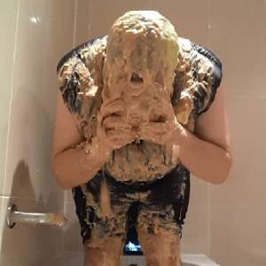 Messypuffa: Covered in Custard