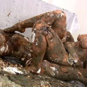 Messygirl: Titty Bar Pie and Cake Fight