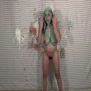 Anglefan.com: More preggo Violetta mess!