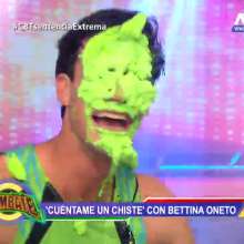 noeldavid: Peruvian Models Getting Pied in Combate