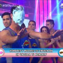noeldavid: Peruvian Models Getting Pied in Combate