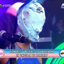 noeldavid: Peruvian Models Getting Pied in Combate