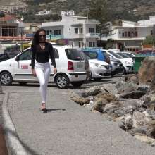 LisaMoomin: Stunning Corrine Wears White Jeans!