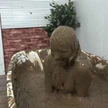 MostWam: Office Mud Bath Competition Bobi